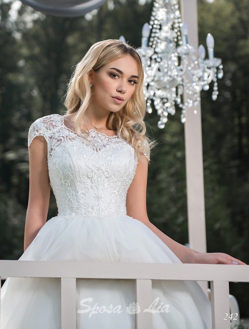 https://www.sposa-lia.com/images/stories/virtuemart/product/242       (2).jpg